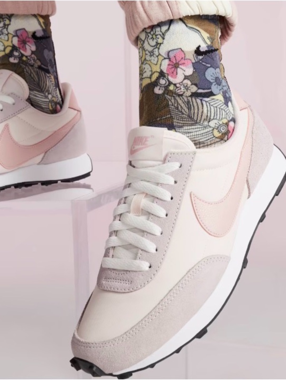 EUC Nike Women's Daybreak Light Pink Retro  Sneakers - 7.5
